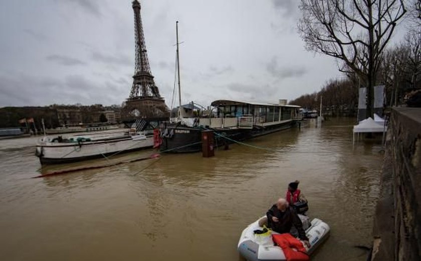 Cheia do Rio Sena deixa Paris em estado de alerta laranja