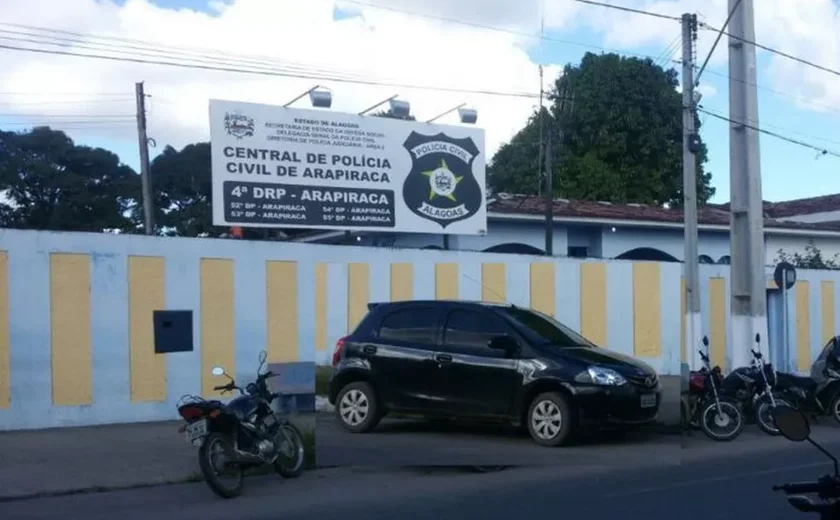 Polícia Militar prende quatro homens suspeitos de furtar R$ 5 mil de estabelecimento em Quebrangulo