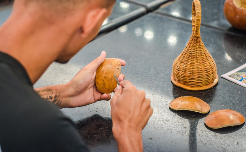 Secult promove oficina cultural gratuita de instrumento de percussão alagoano