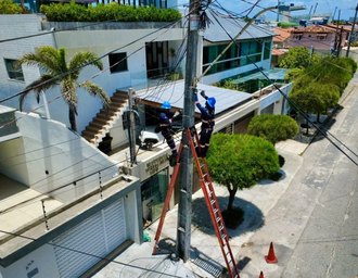 Ação emergencial do Projeto Poste Limpo chega ao Trapiche da Barra