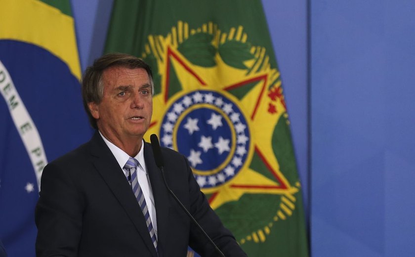 Bolsonaro diz para DiCaprio 'ficar de boca fechada' sobre preservação ambiental no Brasil