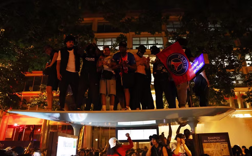 Saldo da festa por título do PSG tem 2 mortos, 192 feridos e mais de 500 presos