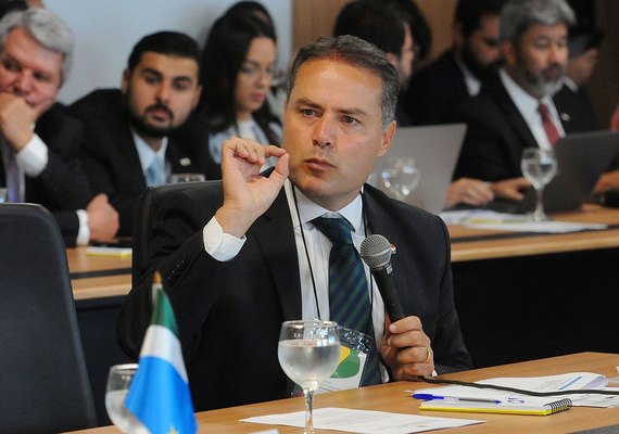 Renan Filho defende autonomia para estados usarem recursos do Susp