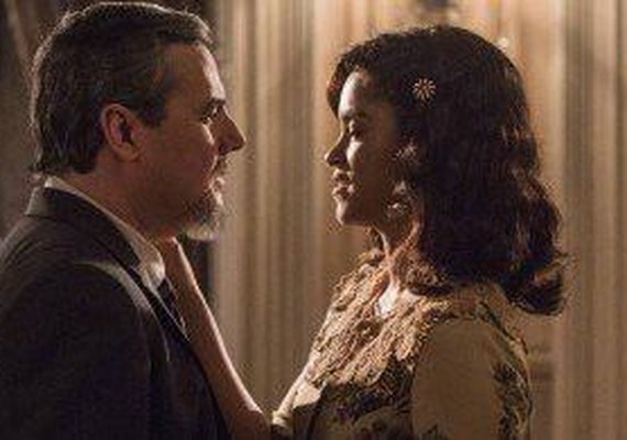 'Tempo de Amar': Reinaldo e Eunice se beijam pela primeira vez