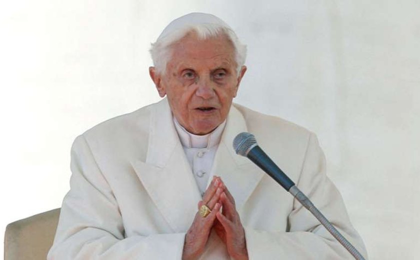 Ex-papa Bento XVI reconhece erros no tratamento de casos de abuso