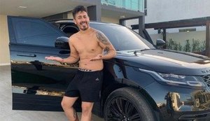 Humorista Carlinhos Maia ganha carro de R$600 mil do marido de Simone