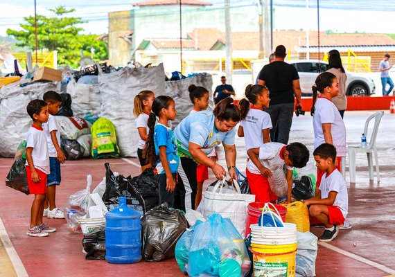 Dia Mundial da Reciclagem: Plastitroque em Marechal Deodoro arrecada 4 toneladas de resíduos plásticos