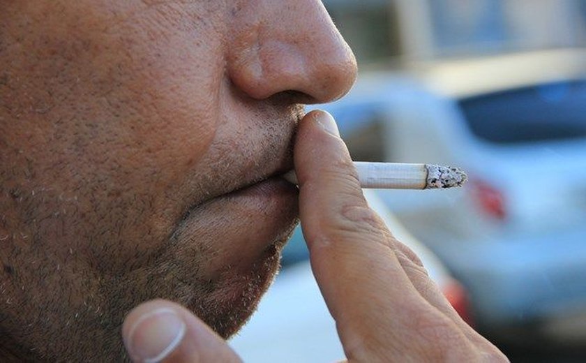 Cigarro funciona como 'antidepressivo' para aliviar tensões de trabalhadores fumantes