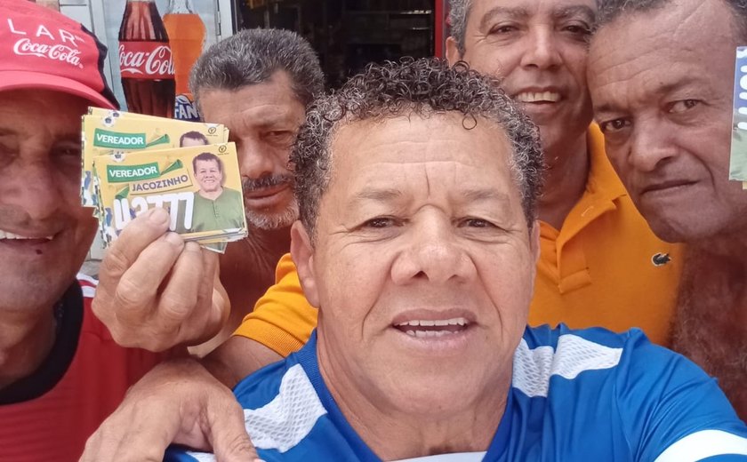 Jacozinho, eterno ídolo do Azulão, se infiltra na torcida do CSA na busca de voto para ser vereador por Maceió