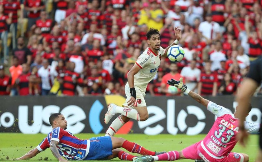 Diego e Paquetá marcam e recolocam Flamengo na liderança do Brasileirão