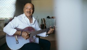 Armando Assunção faz show de lançamento do álbum Mariposa no Theatro Homerinho