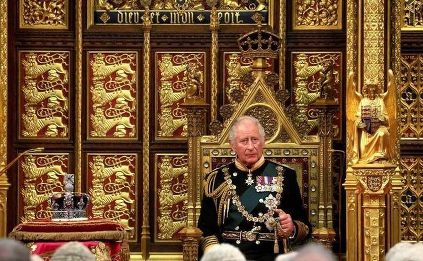 Em momento histórico, príncipe Charles substitui Elizabeth 2ª pela primeira vez