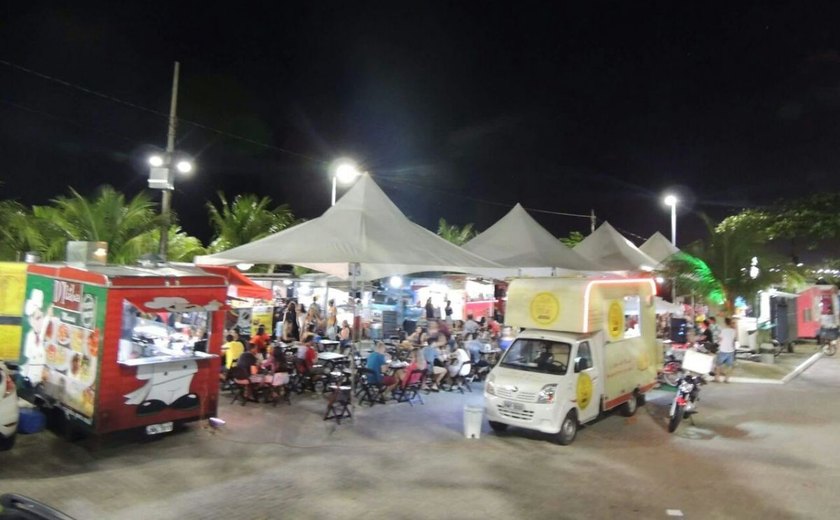 Donos de food trucks protestam contra proibição de funcionamento no Alagoinhas