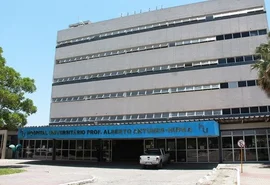 Trabalhador fica preso em 'trava-quedas' no 6º andar do HU