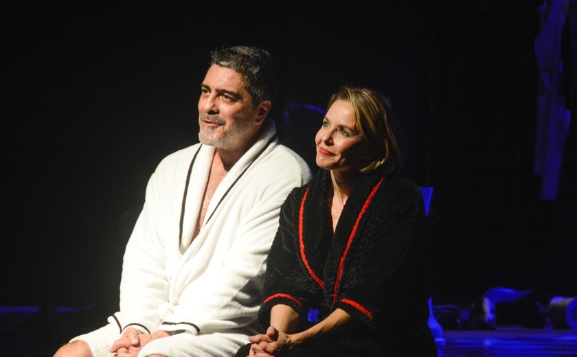 Estrelada por Bianca Rinaldi e Junno Andrade chega a Maceió a peça Casa, Comida e Alma Lavada
