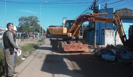 PM acompanha reintegração de posse para obras de viaduto na parte alta de Maceió