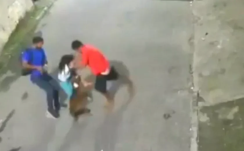 Menino de 10 anos é atacado por pitbull na Baixada Fluminense e tem panturrilha dilacerada