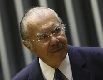 Ex-presidente José Sarney segue internado em hospital de São Paulo