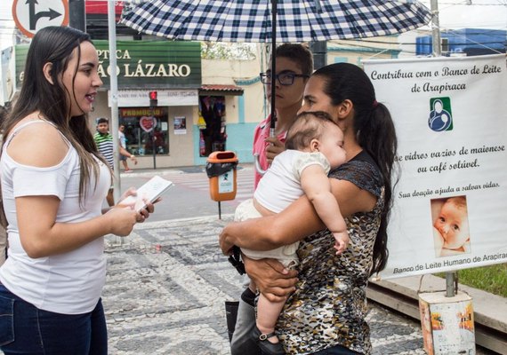 Mães recebem orientação sobre a importância de doar leite materno
