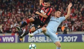 Grêmio vence Atlético-PR fora de casa e lidera o Brasileiro