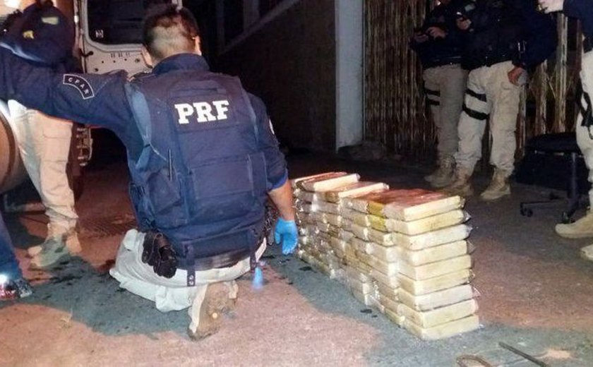 PRF apreende mais de 100 quilos de cocaína no Rio de Janeiro