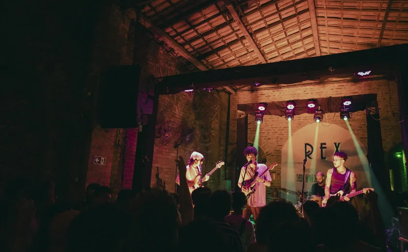 Rex Jazz Bar celebra 10 anos no Jaraguá com festa gratuita na rua e programação diversa