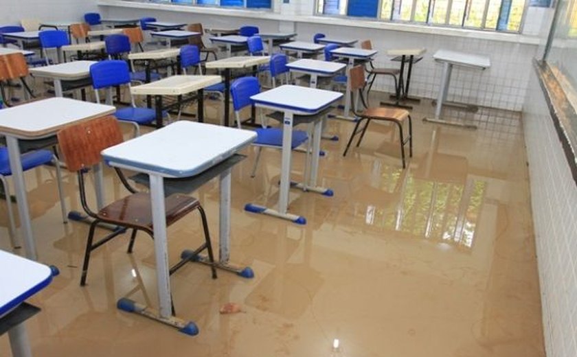Escolas da rede estadual danificadas pelas chuvas podem antecipar recesso
