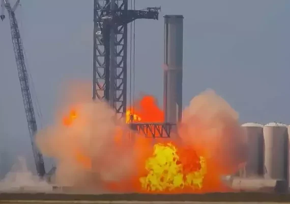 Foguete da SpaceX explode durante teste de solo