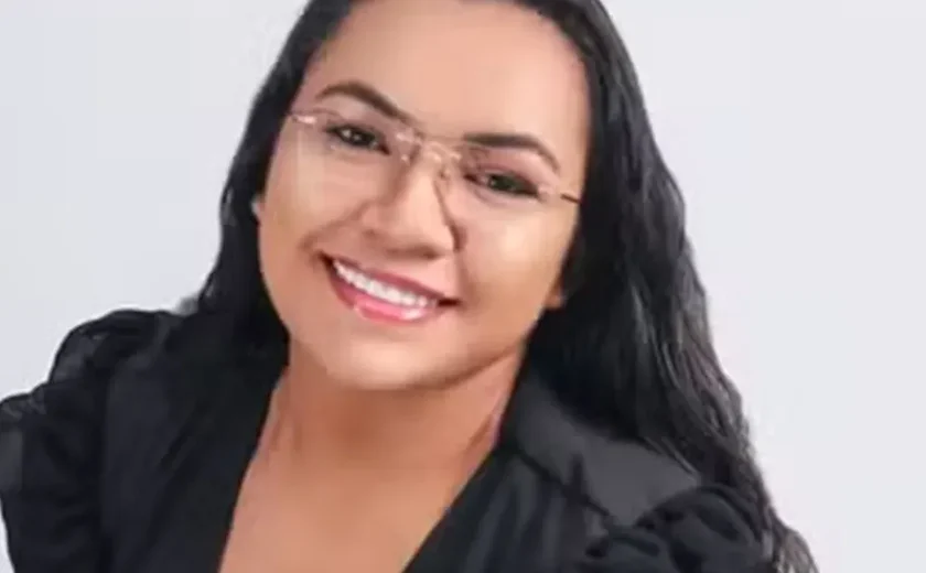 Cantora de igreja católica morre aos 24 anos após bater moto em carreta