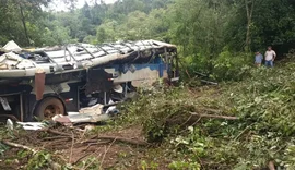 Ônibus que capotou e matou 11 era irregular