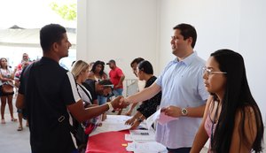 Prefeitura de Maceió entrega mais de 250 alvarás para ambulantes trabalharem no Verão Massayó