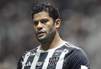 Atacante Hulk Paraíba busca refúgio na fé em meio à crise no futebol