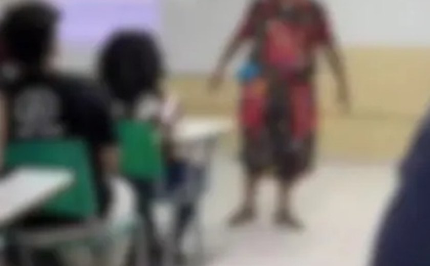 Homem fantasiado de palhaço nega assédio após denúncias de estudantes da Ufal