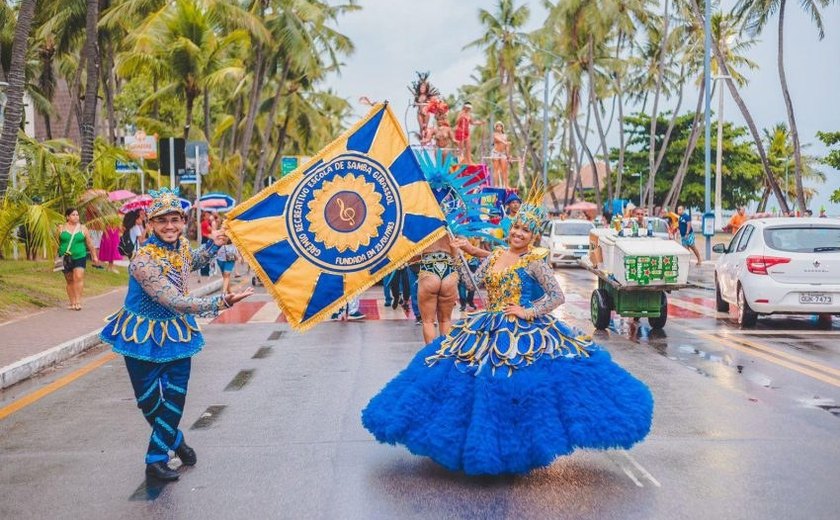 Dez escolas de samba desfilaram na noite de ontem em Maceió