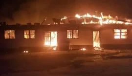 Incêndio em dormitório estudantil deixa 20 mortos