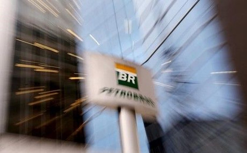 Petrobras diz que refinaria em Pasadena está fechada por tempestade