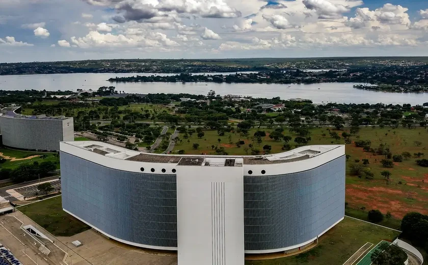 TSE determina isonomia após IA da Meta barrar imagens de Lula