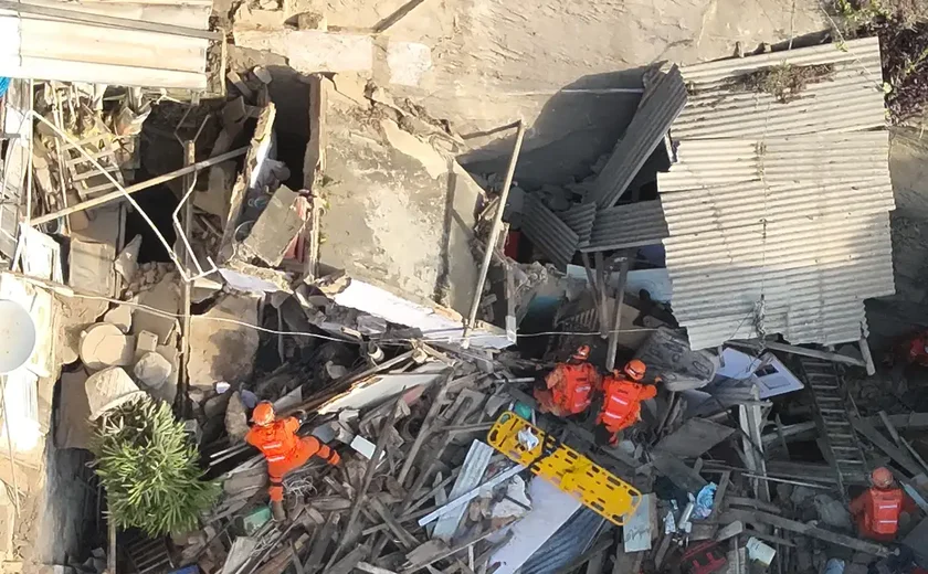 Casarão desaba no bairro do Catete, no Rio, e deixa vários feridos