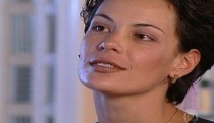 Carolina Ferraz é contratada pela Record para apresentar programa aos domingos