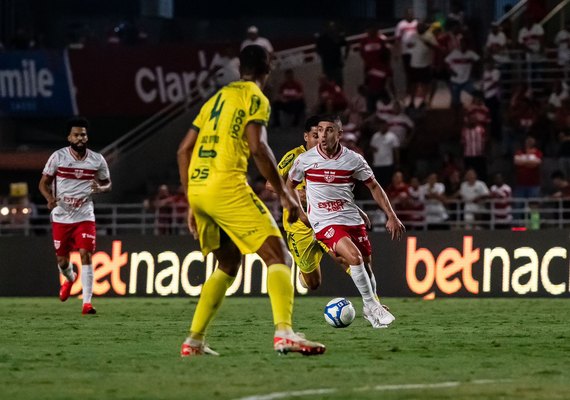 CRB toma gol no final e perde para o Mirassol no Estádio Rei Pelé