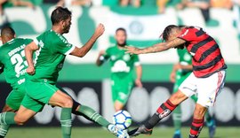 Flamengo perde da Chapecoense, mas mantém liderança