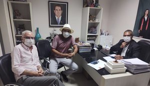 Vereador Vicente do Remédio debate superlotação com diretores do HRA, em Arapiraca