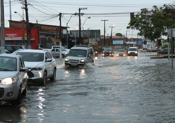 Inmet emite alerta laranja para perigo de chuva em mais de 80 cidades alagoanas