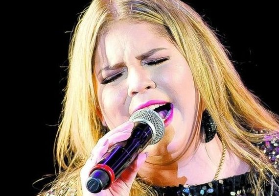 Marília Mendonça é flagrada beijando ator Matheus Corcione após fim de noivado