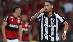 Botafogo vence Flamengo e vai decidir título do Carioca