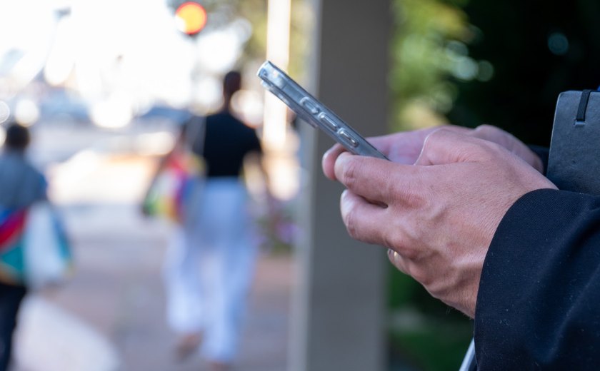 Estudantes e trabalhadores recebem cartilhas sobre Bets