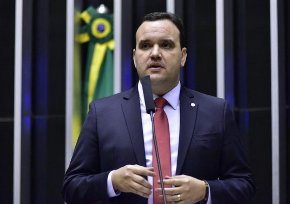 Luciano Amaral apresenta projeto que isenta do imposto de renda para idosos com comorbidades