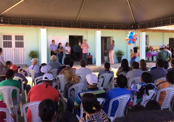 Inauguração de Casa de Farinha garante subsistência de centenas de famílias