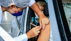 Vacinação contra Covid-19 em idosos de 72 anos segue no sábado e domingo