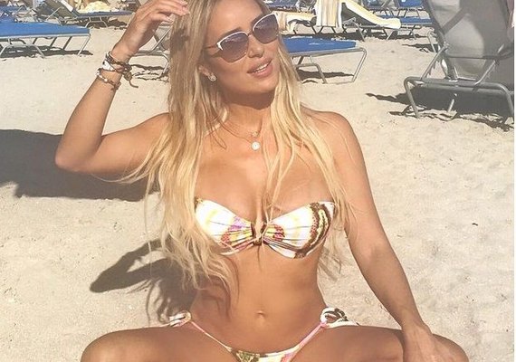 Grávida de 6 meses, Leticia Santiago vai à praia e impressiona com corpo perfeito